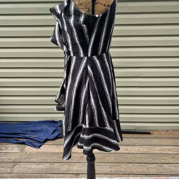5/25 Alter’d State black and white dress size L - Picture 4 of 7